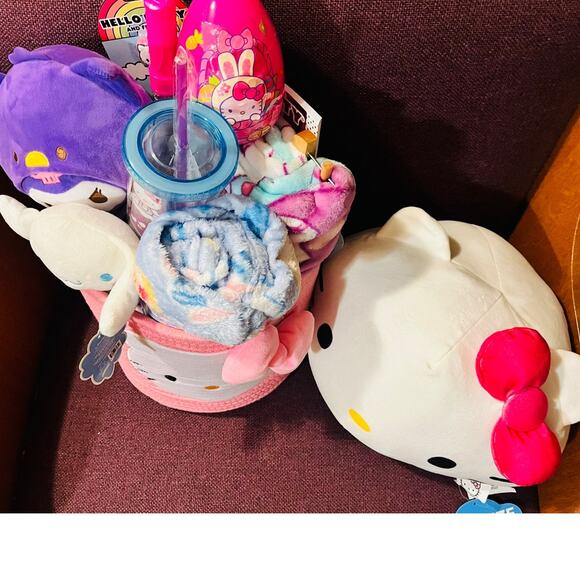 Hello kitty  Kuromi , Cinnamoroll Easter bundle with large pink rope storage bin - Picture 9 of 9